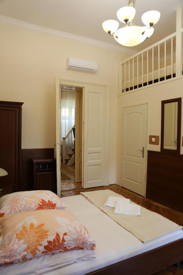 Hotel Péterfia Panzió à Debrecen Extérieur photo