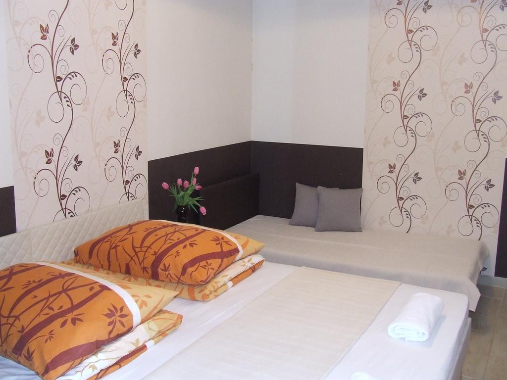 Hotel Péterfia Panzió à Debrecen Extérieur photo