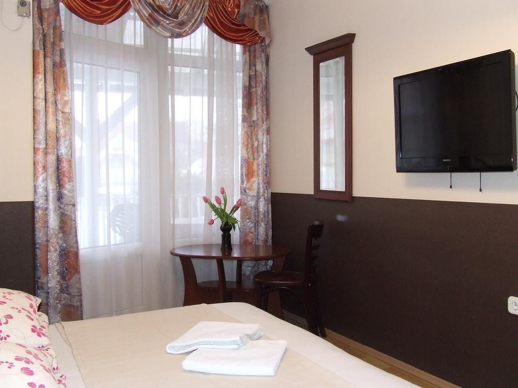 Hotel Péterfia Panzió à Debrecen Extérieur photo