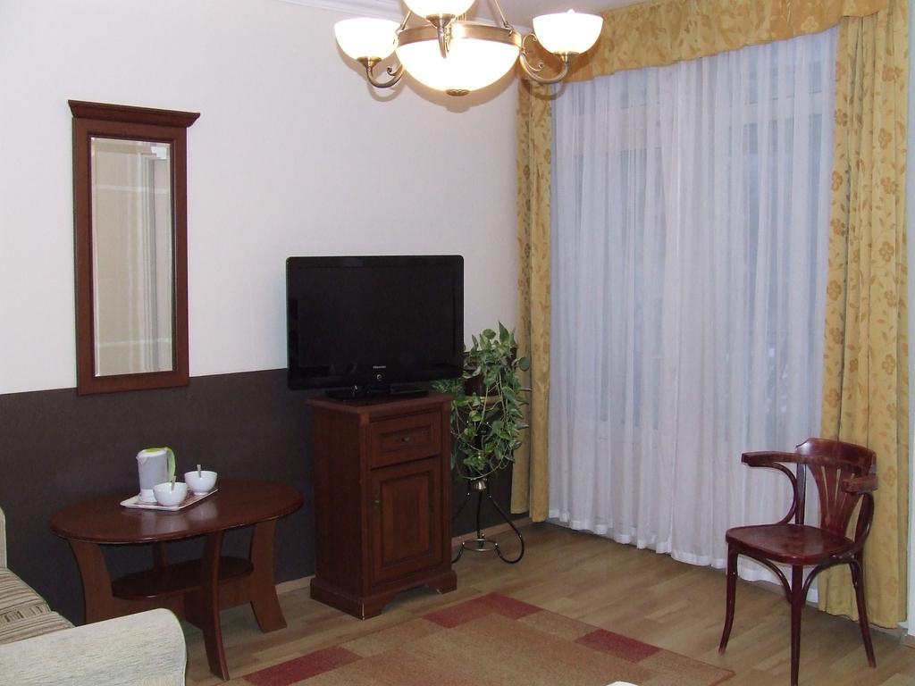 Hotel Péterfia Panzió à Debrecen Extérieur photo