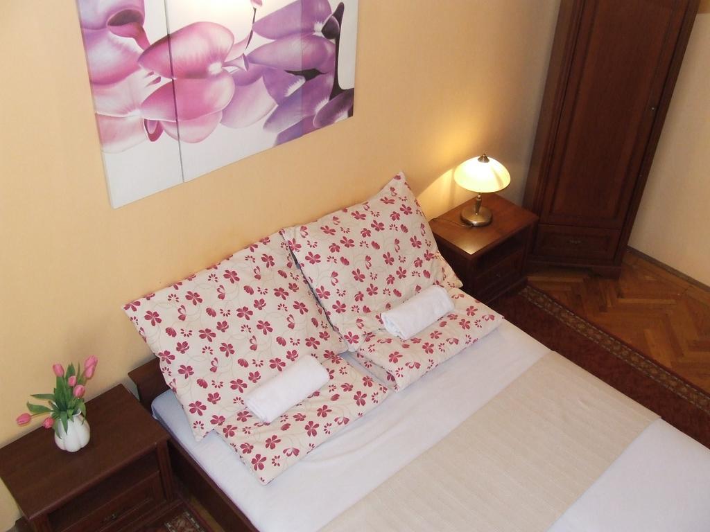 Hotel Péterfia Panzió à Debrecen Extérieur photo